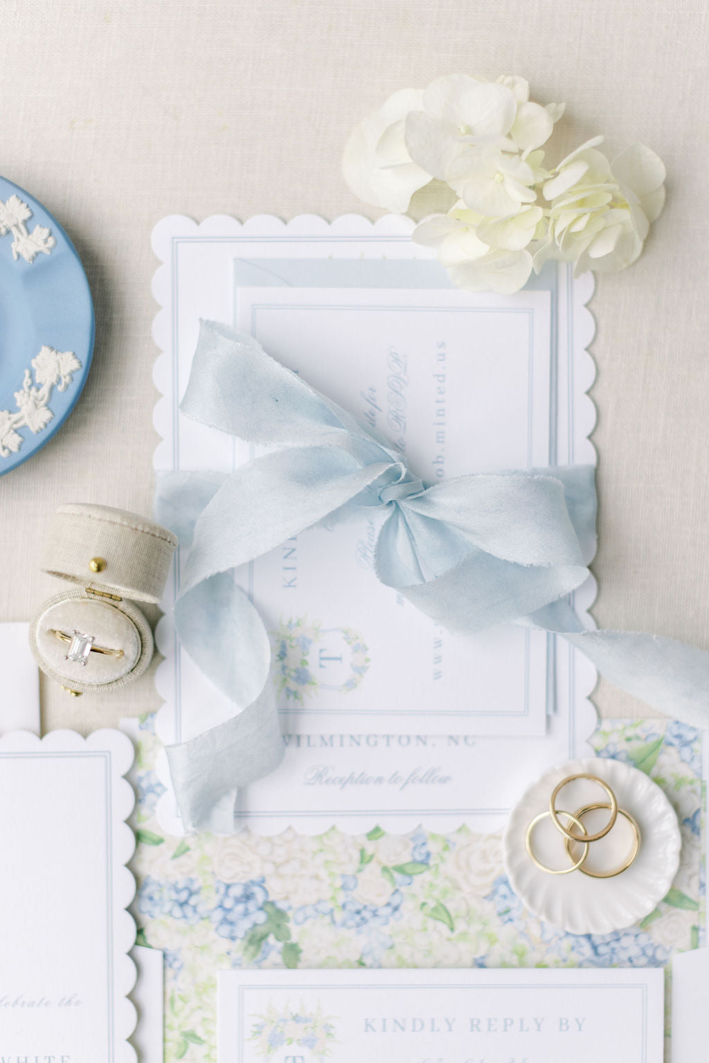 Dove Georgian Oval Ring Box