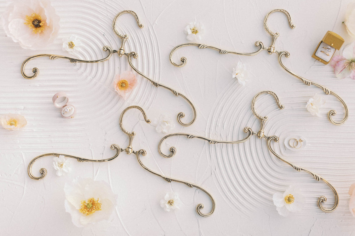 Several vintage swivel hangers with white florals