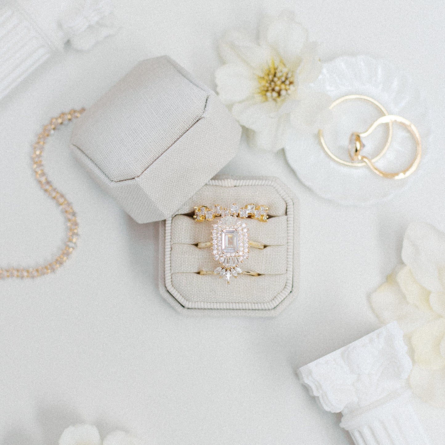Dove Heritage Linen Ring Box