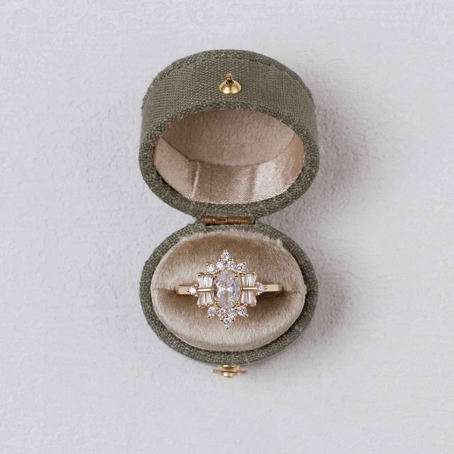 Sage/Fawn Georgian Oval Ring Box