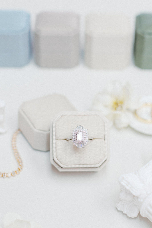 Dove Heritage Linen Ring Box