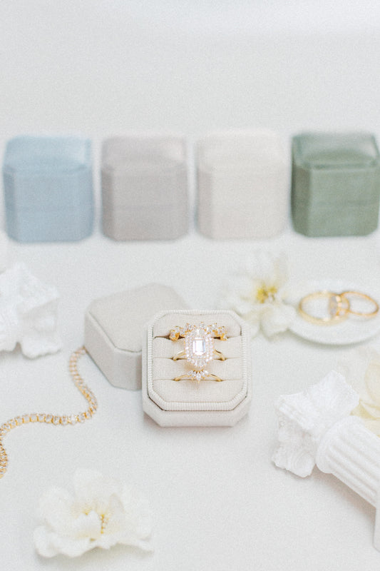 Dove Heritage Linen Ring Box