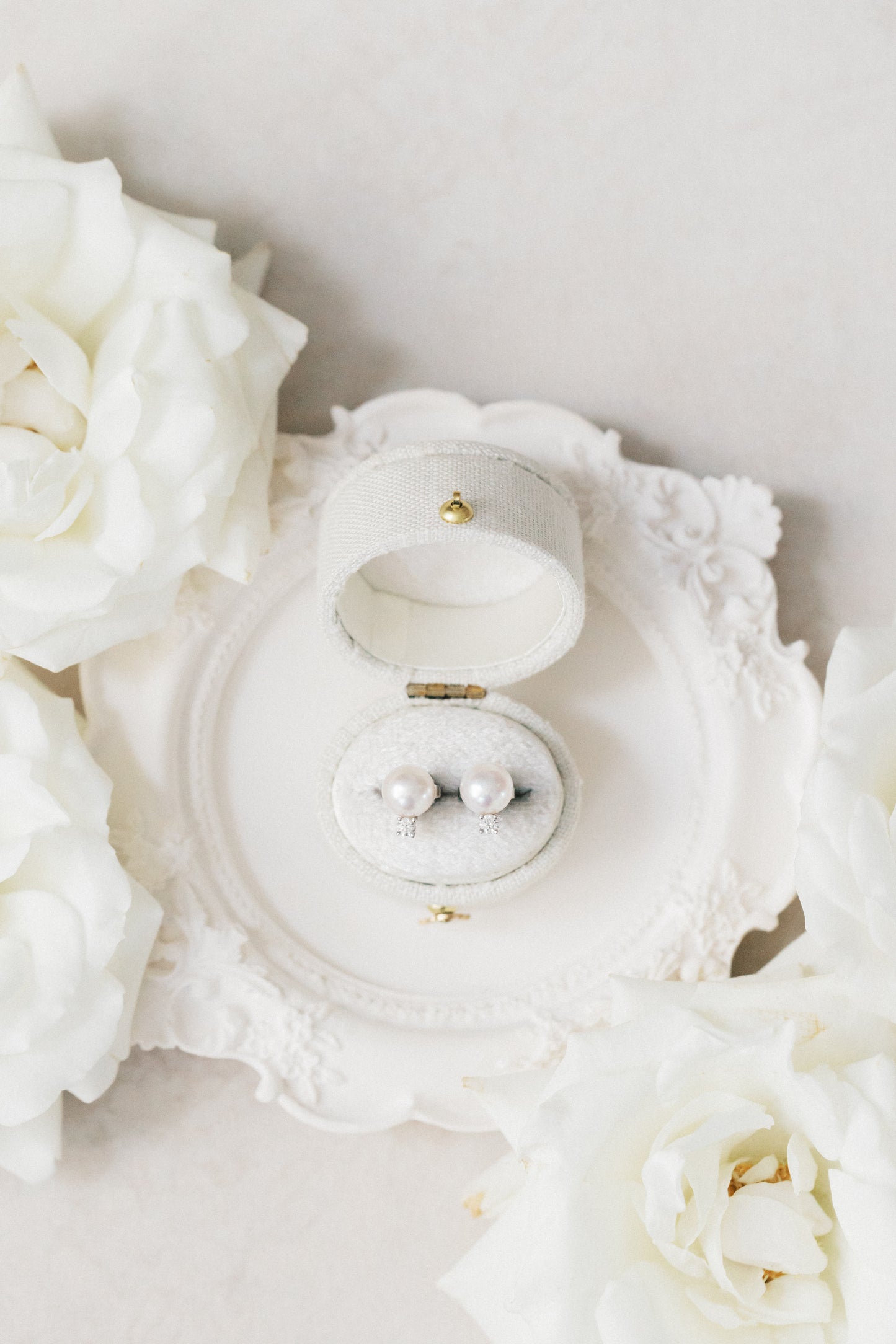 Georgian Oval Ring Box in Dove Linen – Vintage Wedding Ring Box for Flat Lay Photography