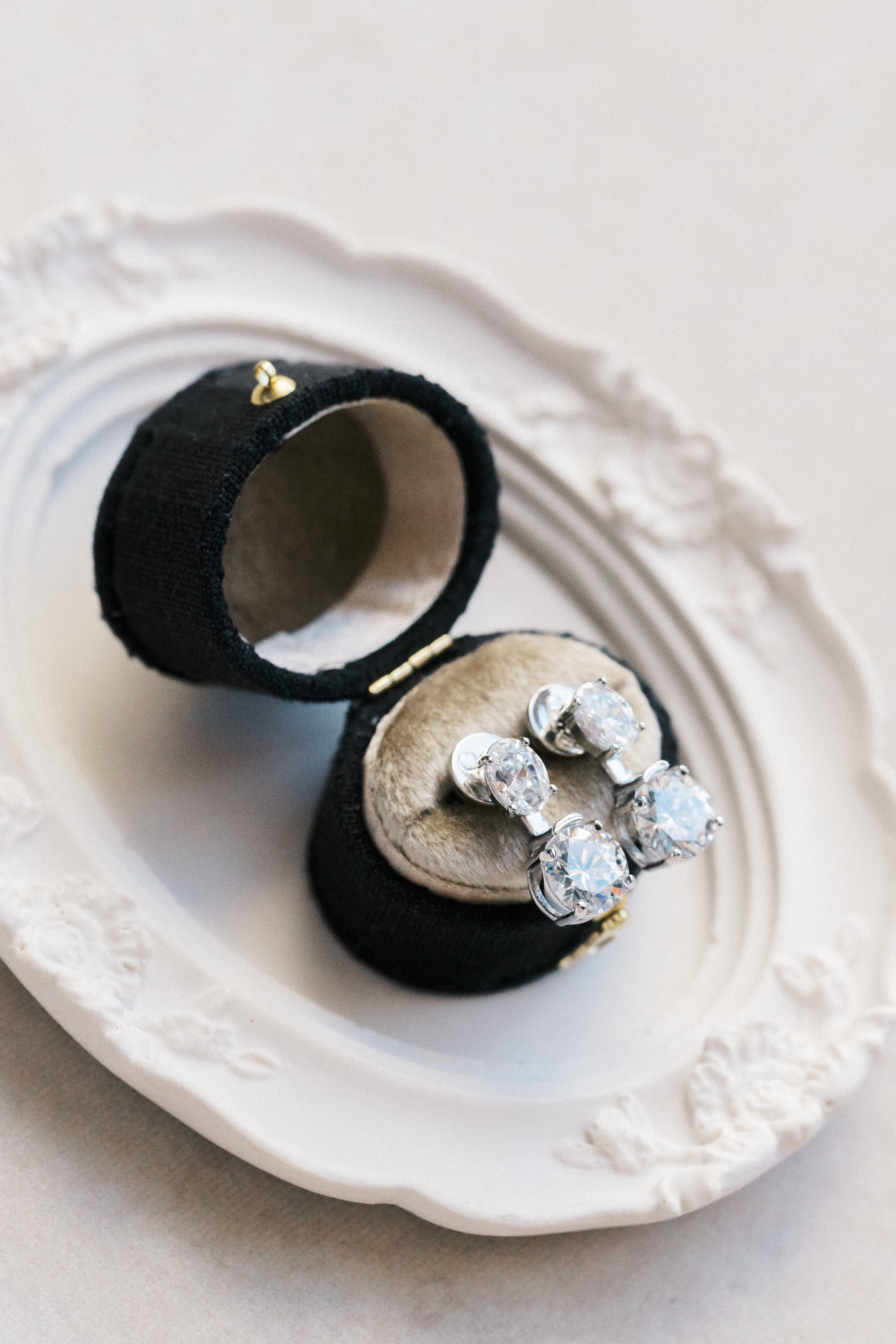 Georgian Oval Ring Box in Raven & Fawn Linen – Vintage Wedding