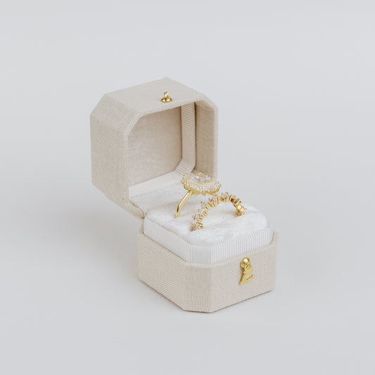 Dove Radiant Legacy Georgian Ring Box