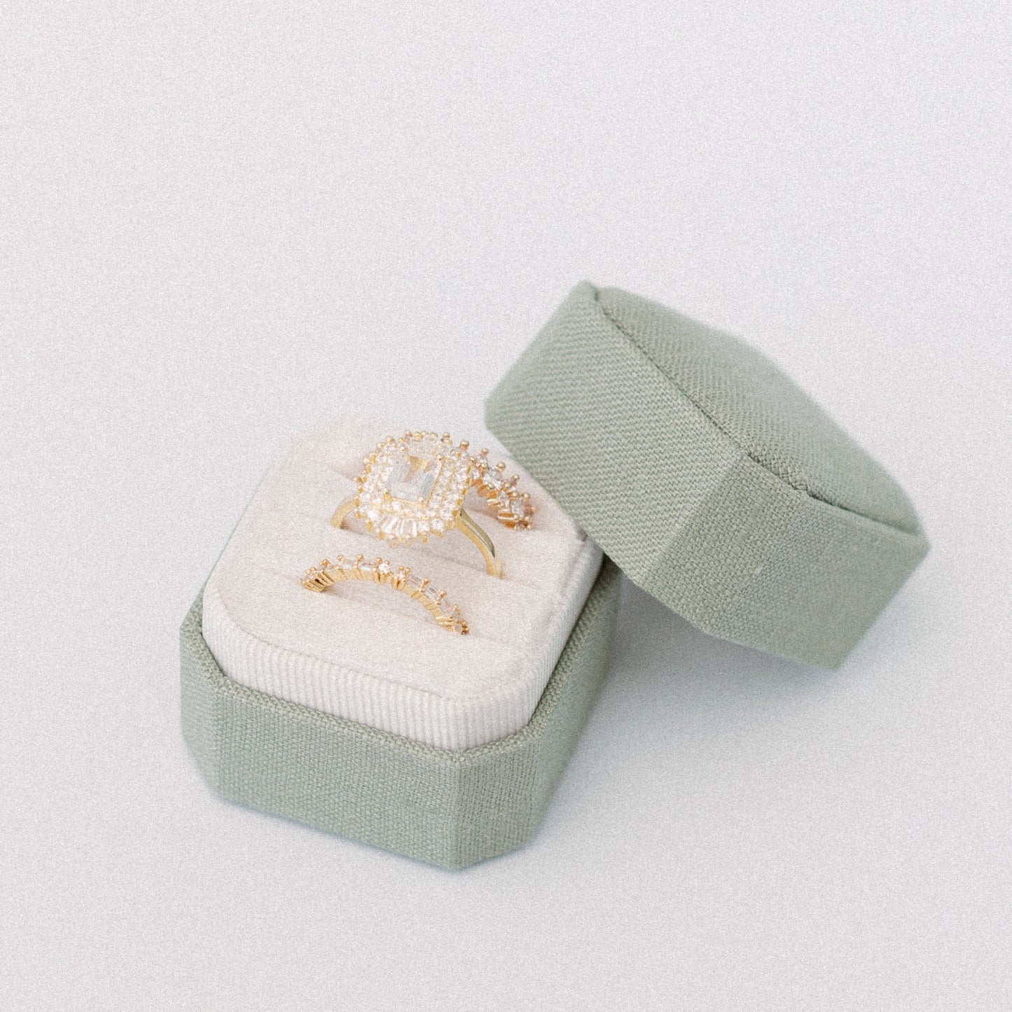 Light Sage and Dove Heritage Linen Ring Box (Copy)