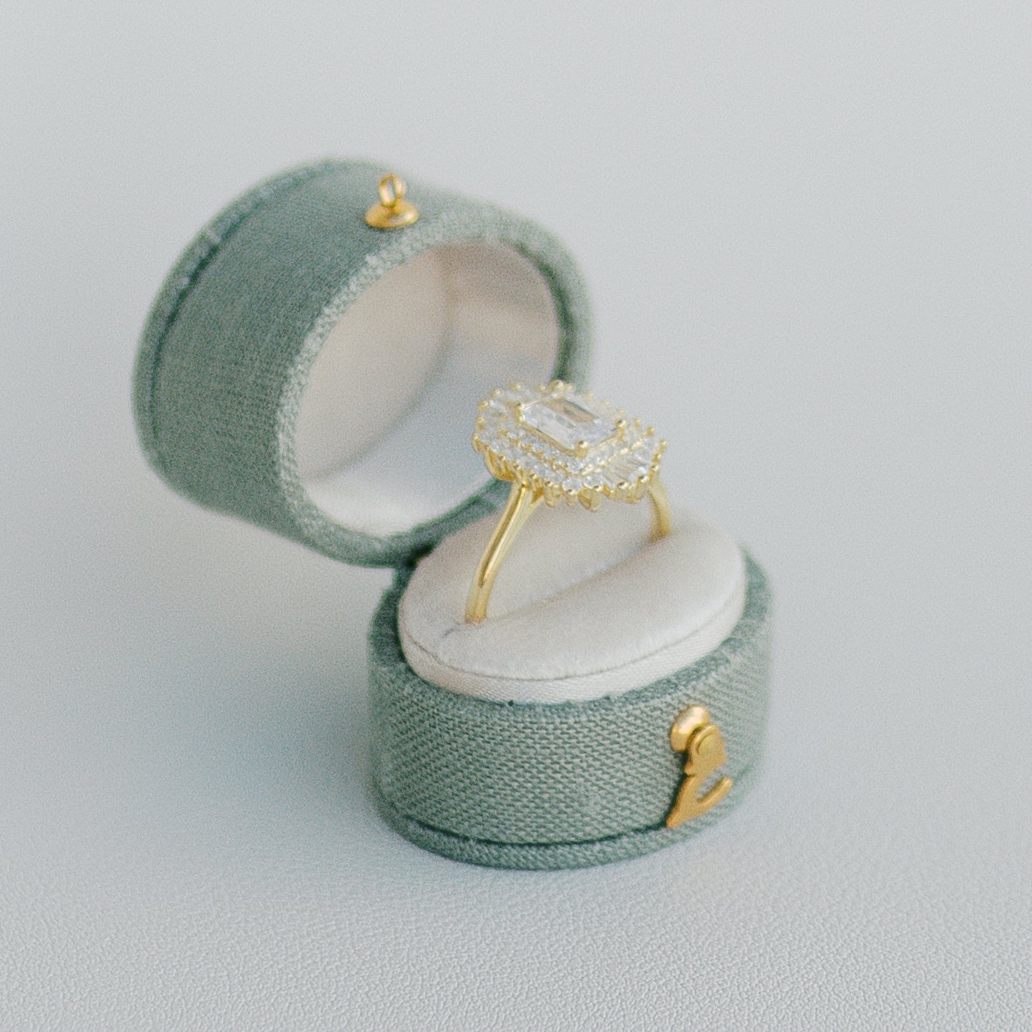 Light Sage & Dove Georgian Oval Ring Box