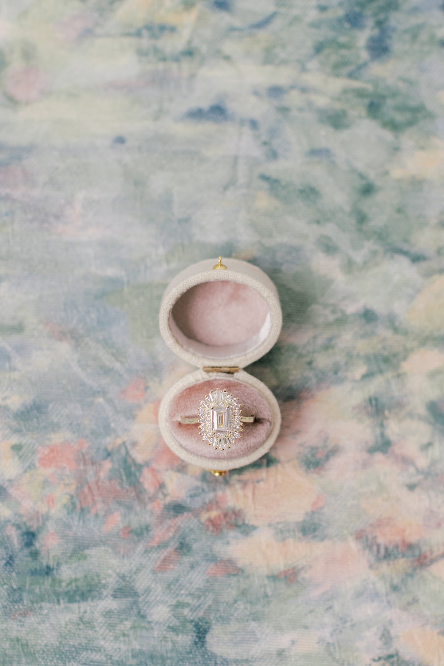 Dove & Roseate Georgian Oval Ring Box