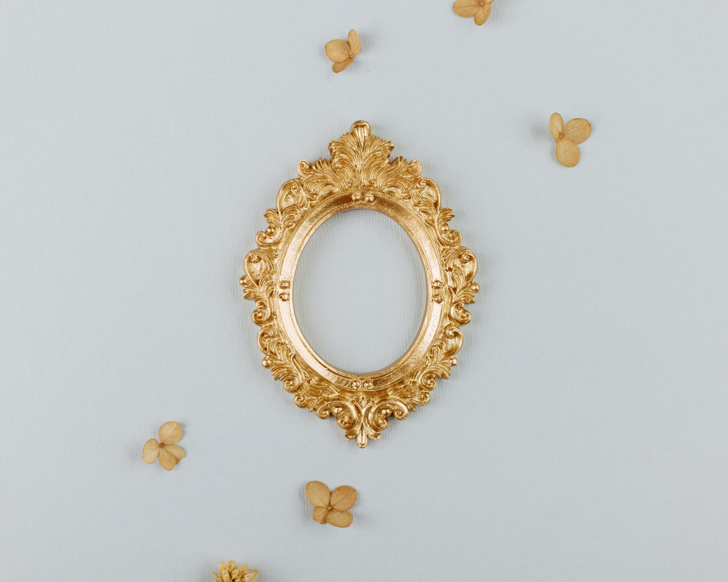 Vintage Style Oval Gold Frame